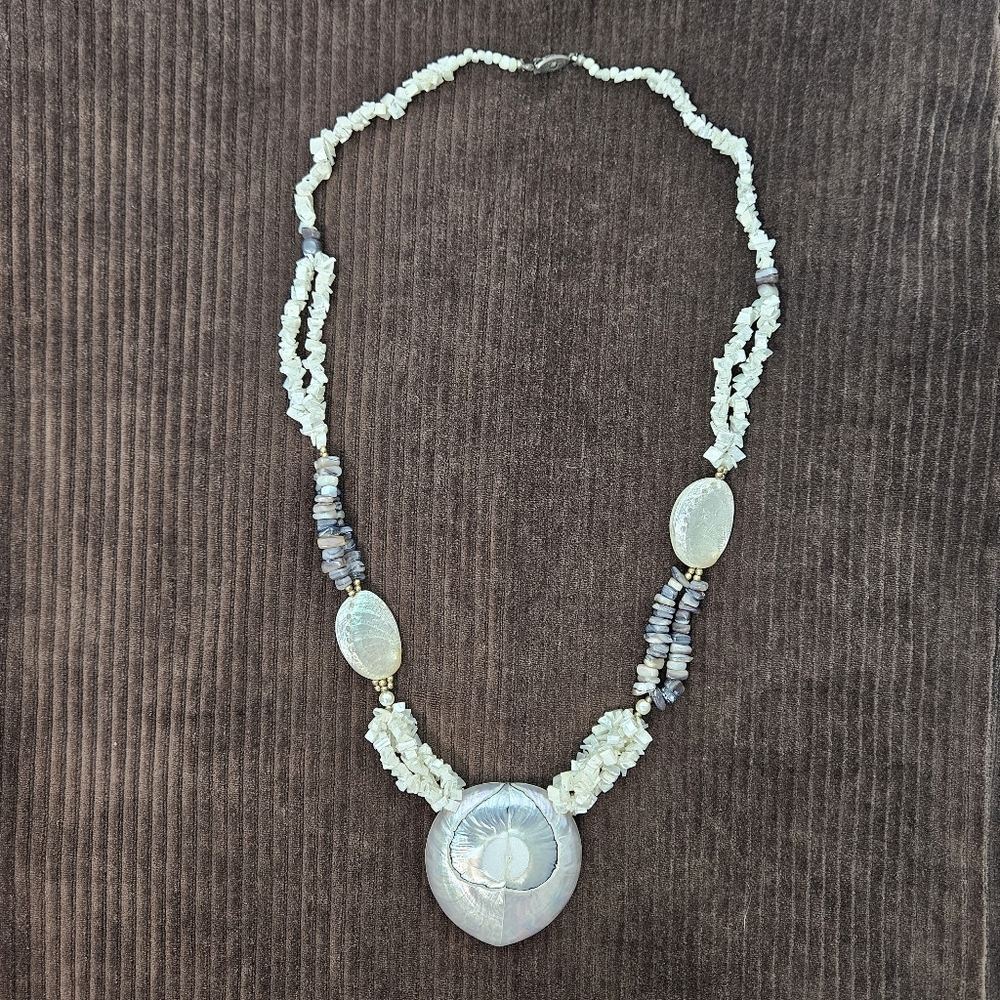 Vintage mother of pearl and glass beads Necklace